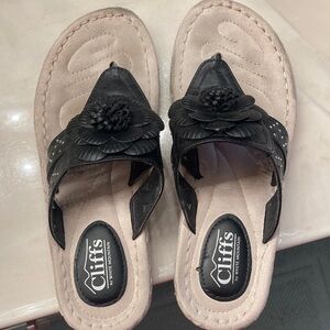 Cliffs by White Mountain Black Floral Sandals